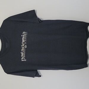 Men's Size Medium Patagonia Tee Charcoal Gray With Logo